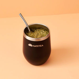 Matetea kalebasse mit bombilla, yerba mate tee.